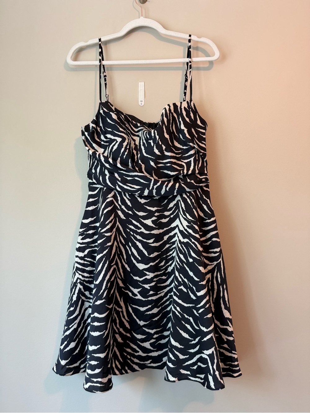 Autumn Adeigbo “Jules” Black White Tiger Print Fit & Flare Dress Sz 6 NWT - Picture 2 of 4
